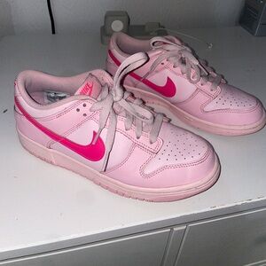 Nike triple pink dunks size 6.5Y/8women